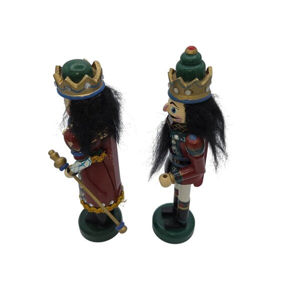 vintage Terry's Village King & Queen Nutcracker Set. - Picture 4 of 7